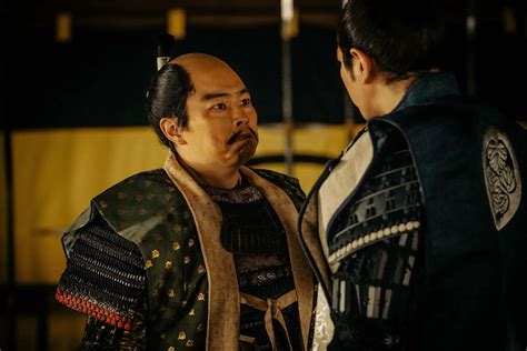 【写真】大河ドラマ「どうする家康」第31回の一場面 織田信雄（浜野謙太さん）が家康（松本潤さん）に「はい」とお返事 （c）nhk