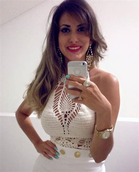 Katia Missau Minha Filha Usando O Top Cropped Louise