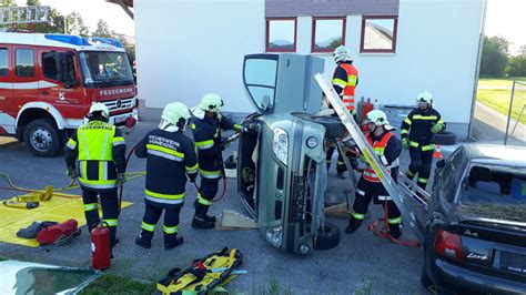 Verkehrsunfall eingeklemmte Person Übungen News FEUERWEHR HOHENZELL