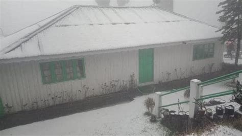 Darjeeling, Gangtok receive snowfall after a decade; tourists stranded ...