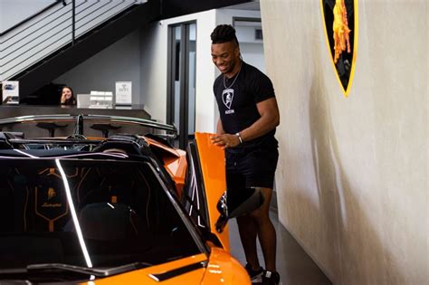 Longhorns running back Bijan Robinson shares how he scored Lamborghini ...