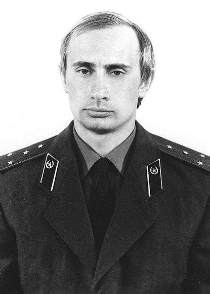 Vladimir Putin in his KGB uniform, circa 1980 [200x315] : r/HistoryPorn