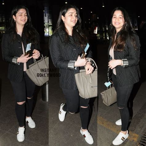 Cricket Legend Sachin Tendulkars Daughter Sara Tendulkar Clicked At