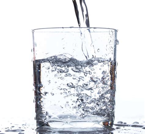 Cuánto sodio tiene que tener el agua mineral