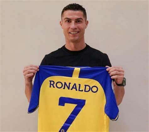 Resmi Gabung Al Nassr Suporter Serbu Jersey Nomor 7 Cristiano Ronaldo Riau24