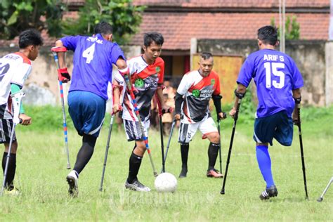 Tim Sepak Bola Amputasi Gelar Ujicoba Di Malang Foto 5 1944736