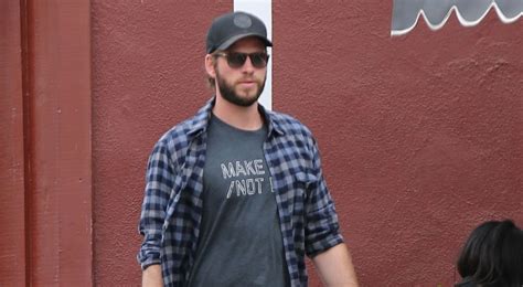 Liam Hemsworth Rocks ‘make Love Not War T Shirt For Brentwood Shopping