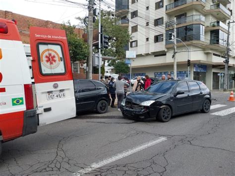 Passageira Fica Ferida Em Acidente No Centro De Farroupilha Spa O Fm