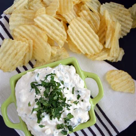 Dip De Queso Crema Con Pepinillos Pizca De Sabor