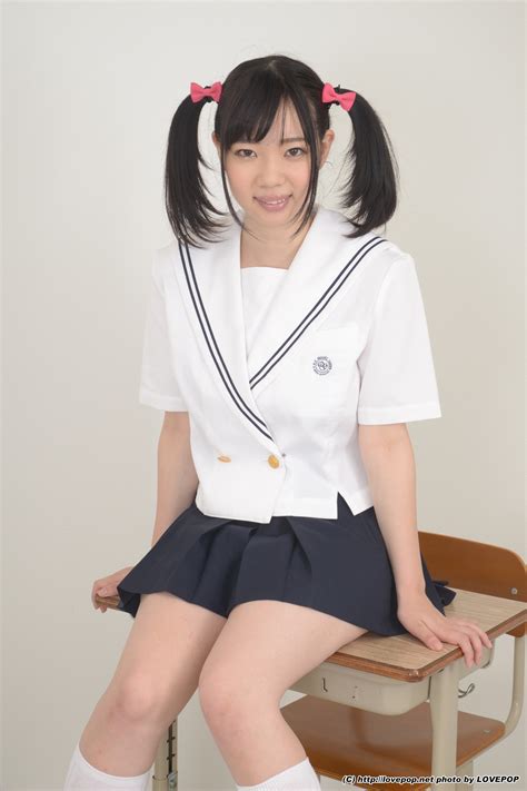 斉藤みゆのツインテールに白ハイソなjk制服画像