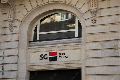 Sg Sud Ouest Societe Generale Logo Sign And Text Brand Chain Front