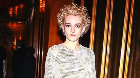 Julia Garner Es La Elegida Para Encarnar A Madonna En Su Biopic Marie