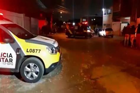 Curitiba Homem Morto Dentro De Casa Por Atiradores Em Carro Metr Poles