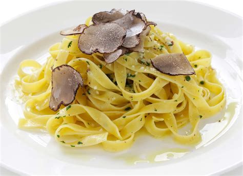 Tagliatelle Al Burro E Tartufo Bianco O Nero Irene Ragni Tartufi