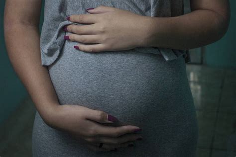 Mulheres grávidas encontram dificuldades para realizar pré natal em SP