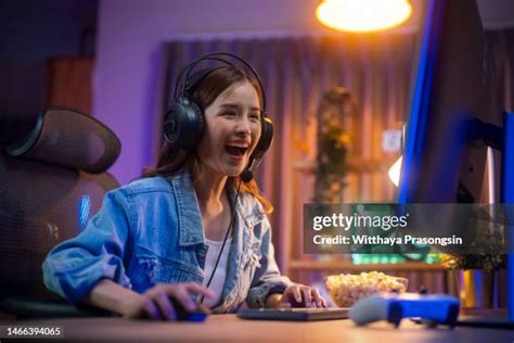 First Person Video Games Photos And Premium High Res Pictures Getty