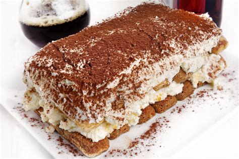 Tiramisù con ricotta e panna la versione light in bianco e senza uova