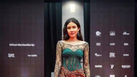 Inspirasi Gaya Rok Kebaya Yang Unik Dan Modern Ala Artis Dari Shenina