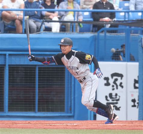 ＜ヤ・神＞6回2死一、二塁、鳥谷は中前適時打を放つ ― スポニチ Sponichi Annex 野球