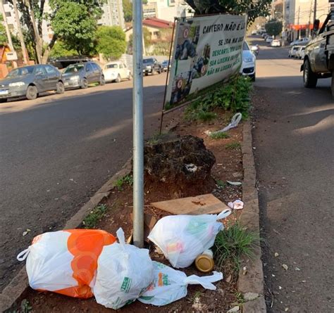 Secretaria de Meio Ambiente reforça que canteiro central não é lixeira