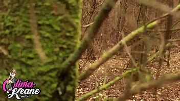 Estudiante Usa SheWee Para Orinar Afuera XVIDEOS