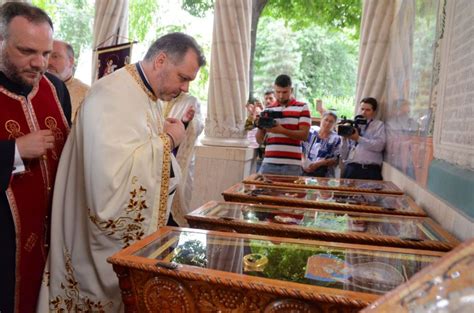 Procesiune Cu Moa Tele Sfin Ilor Martiri De La Niculi El