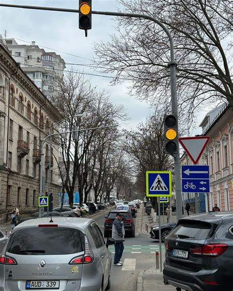 Semafoarele De Pe Strada August Au Fost Activate Alocapitala