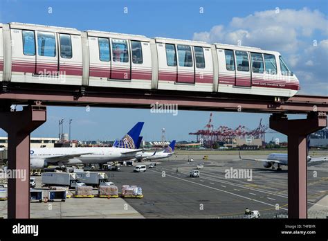 USA, New York City, Newark Airport, skytrain, shuttle train and Boeing ...