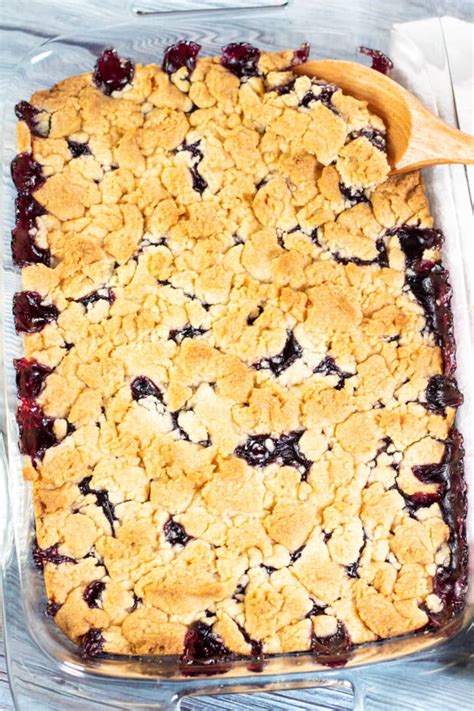 Easy Blueberry Dump Cake Delicious 3 Ingredient Dessert