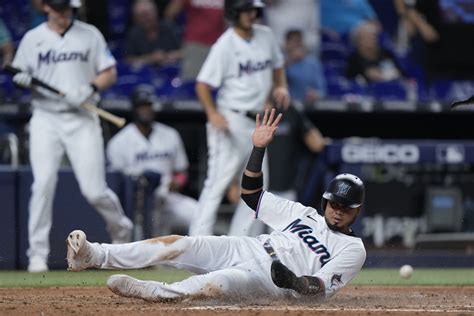 Marlins Luis Arraez Gets Two Hits To Raise Average To 401