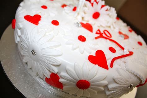 Mandylicious Cakes: 40th Wedding Anniversary cake...white and red