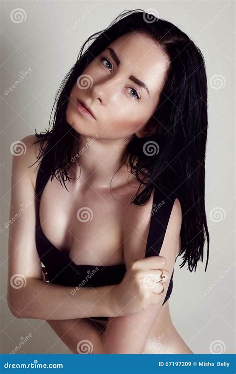 Awesome Attractive Fashion Model With Natural Brunette Hair Stock Image Image Of Girl Catwalk