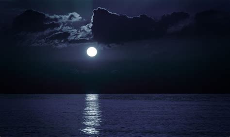 Moonlight Over Ocean Images – Browse 2,320 Stock Photos, Vectors, and ...