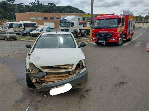 Colis O Frontal Deixa Crian A Ferida No Oeste De Sc Clicrdc