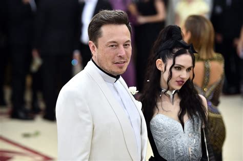 Elon Musk Glaubt Dass Seine Ex Freundin Grimes Eine Simulation Ist