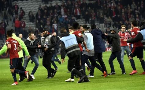 Ligue Lille Montpellier Tifosi Furiosi Invadono Il Campo A Fine