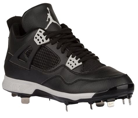 What Pros Wear: Jordan 4 Cleats Released - What Pros Wear