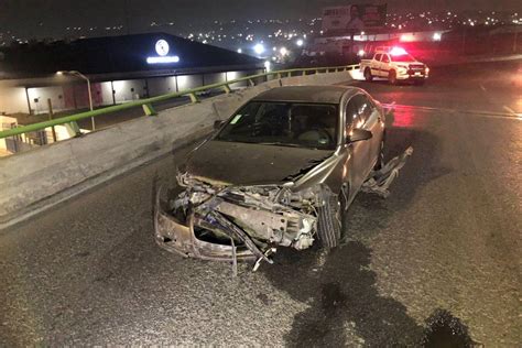 Saltillo Conductora Termina Con Su Auto Destrozado Al Explotarle