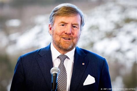 Willem Alexander met Yeşilgöz op bezoek bij Landelijke Recherche Vorsten