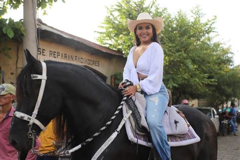 Desfile hípico de León inicia celebración del 44 aniversario de la