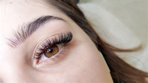 Hybrid Hotness Why Hybrid Lash Extensions Are Different And So Popular