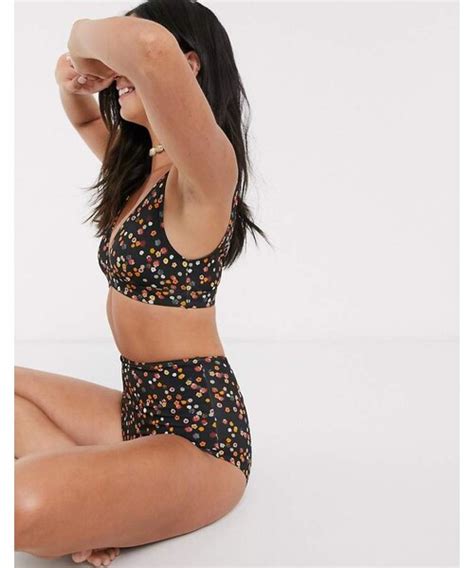 Monki（モンキ）の「monki Recycled Polyester Ditsy Floral Print Plunge Neck Bikini Top In Black（水着）」 Wear