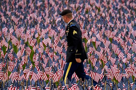 Photos 37 000 Flags Honor Fallen Mass Veterans Wbur News