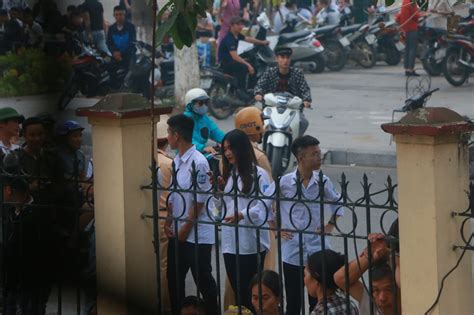 Hàng trăm hot girl giang hồ mạng học sinh đến xem xử Khá Bảnh Báo Người lao động