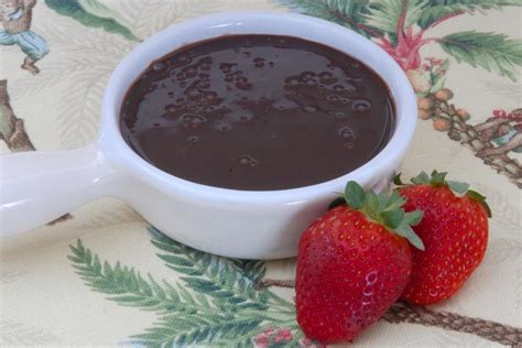 Fondue De Chocolate Meio Amargo T Na Mesa