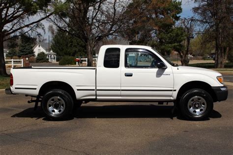 2000 Toyota Tacoma SR5 V6 | Victory Motors of Colorado