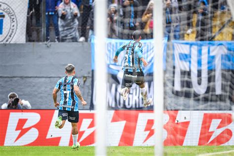 Grêmio vence o Operário e avança para as oitavas de final da Copa do Brasil