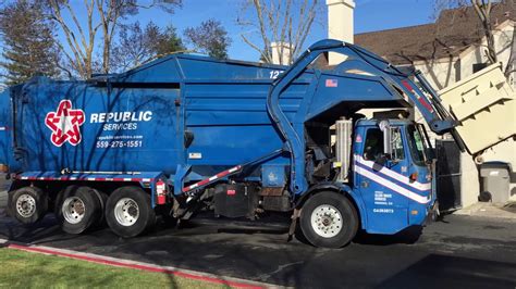 Republic Services Garbage Truck Youtube