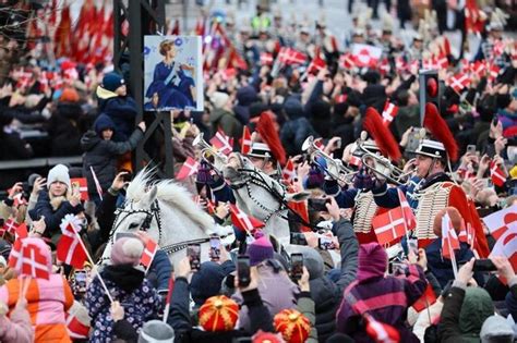 EN IMAGES La reine du Danemark Margrethe II a abdiqué une foule