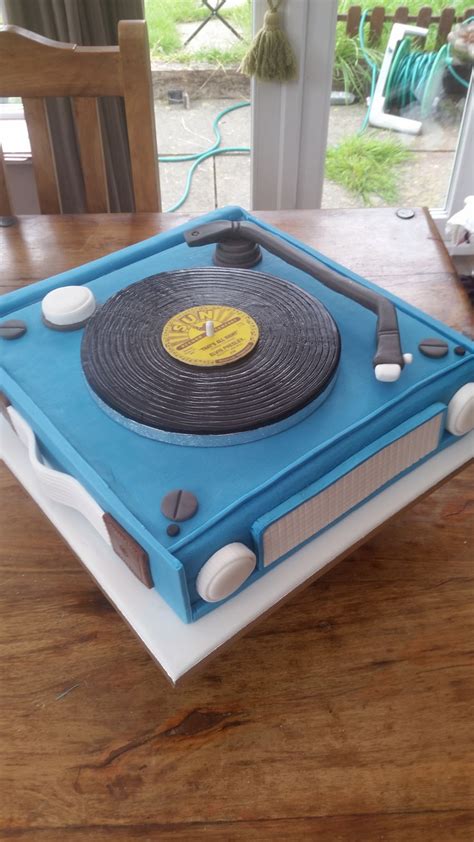 Retro Record Player CakeCentral